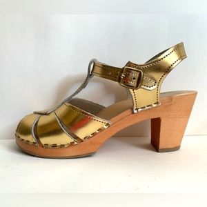 Sven Strappy T-Strap Sandal